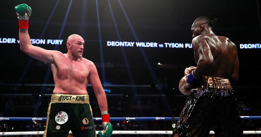 Chuyên gia Adam cho rằng Joshua không mạnh bằng Fury (trái) và Wilder