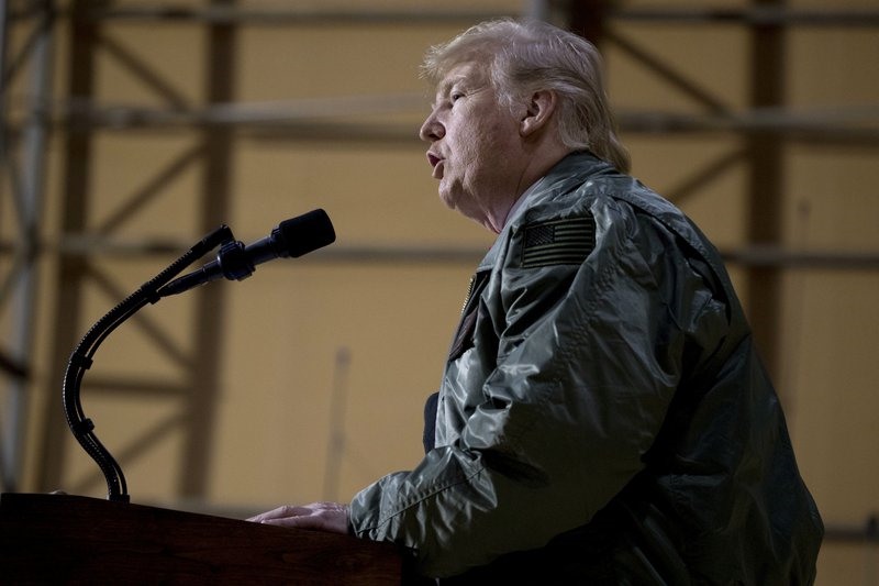 Tổng thống Donald Trump từng tới thăm căn cứ Al Asad năm 2018. Ảnh: AP.