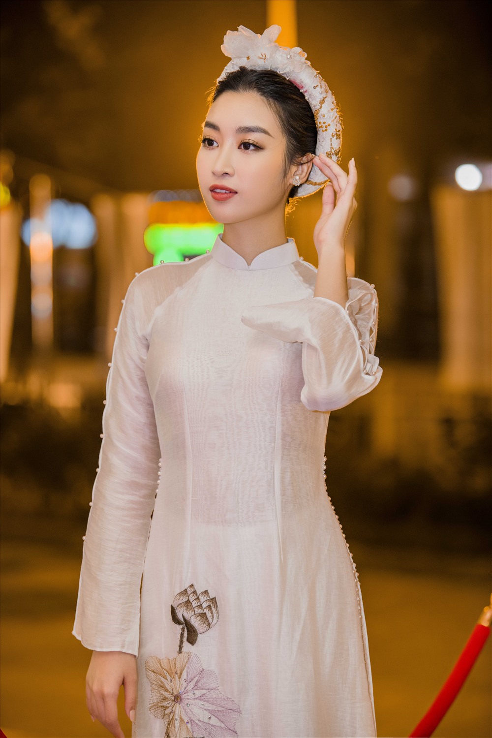 Hoa hậu Đỗ Mỹ Linh mặc dù đã kết thúc nhiệm kỳ hơn 1 năm qua nhưng vẫn là gương mặt có sức hút trong làng giải trí. Năm 2019 của cô dường như là một năm vô cùng năng động khi Mỹ Linh đã thử sức và thành công với nhiều vai trò khác nhau. Bước sang năm hoạt động mới, cô hứa hẹn sẽ đầu tư nghiêm túc hơn cho những dự định sắp tới. Ảnh: Như Hoàn.