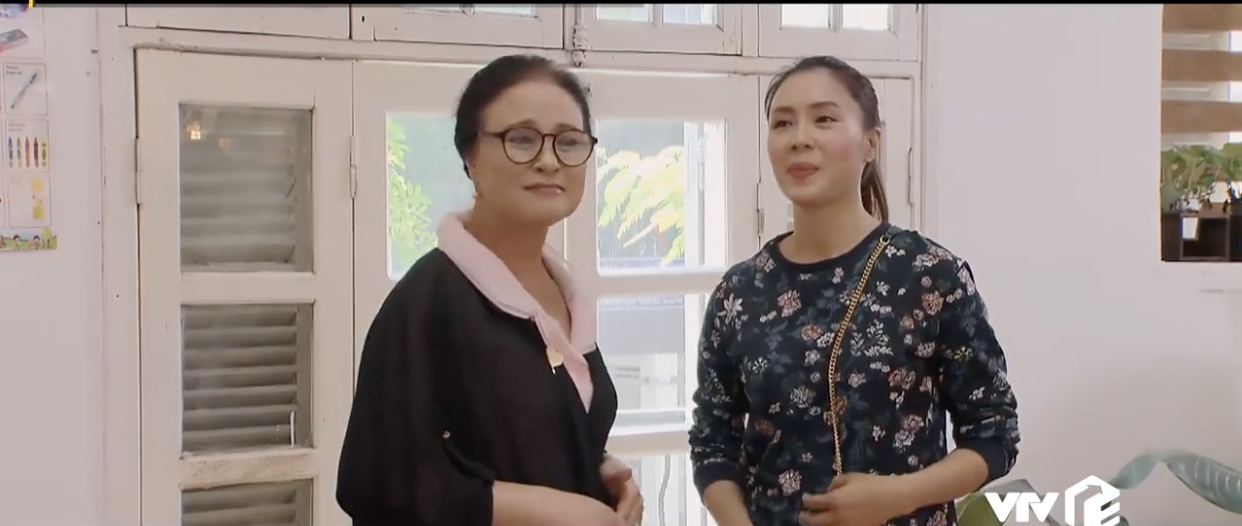 Bà Hồng xúc động khi được Khuê đón về sống chung.