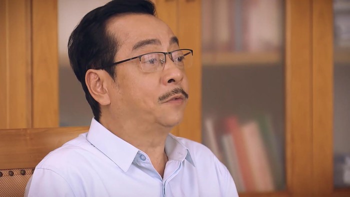 Ông Nghĩa vận động bà Hiền ủng hộ. Ảnh: CMH.