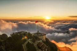 Ai là người đầu tiên chinh phục Fansipan?