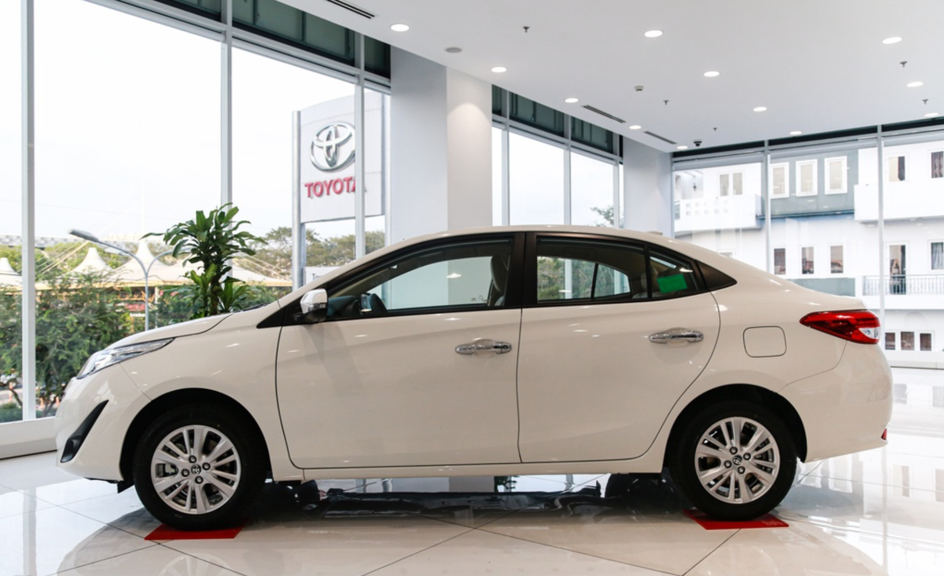 Ngoại thất xe vẫn chưa có sự đột phá đáng kể. Ảnh Toyota.