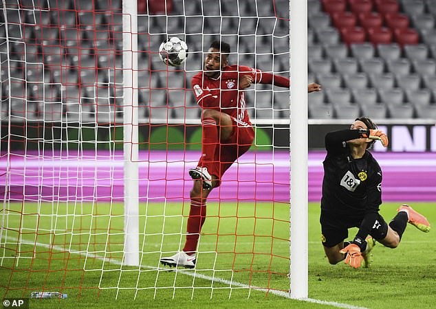 Bàn mở tỷ số của Bayern đến ở phút 18... Ảnh: AP