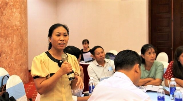 Các đại biểu trình bày tham luận. Ảnh Kim Bảo