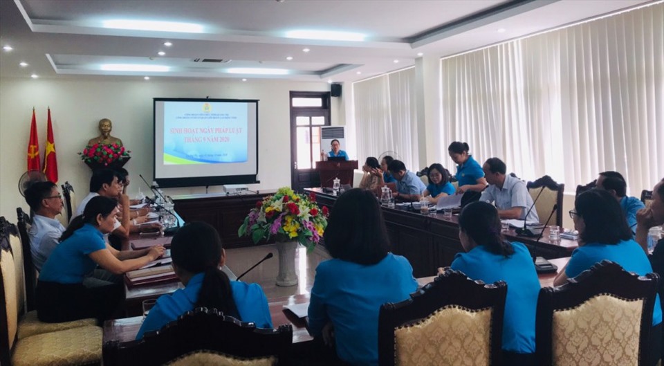 Đoàn viên thảo luận tại buổi sinh hoạt. Ảnh: Ly Na.