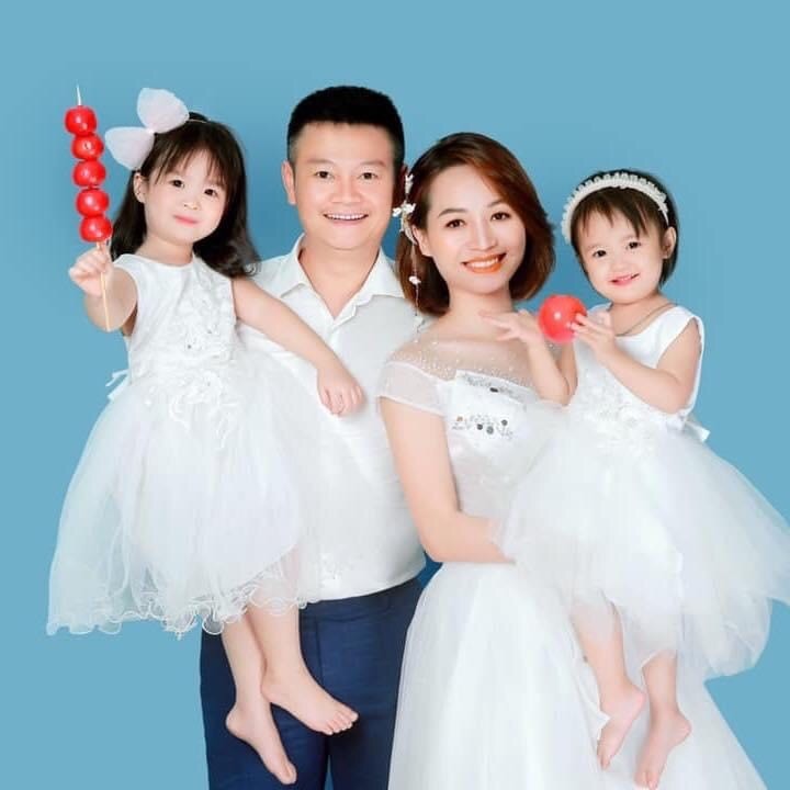 Văn Quyến và hậu phương vững chắc. Ảnh: NVCC