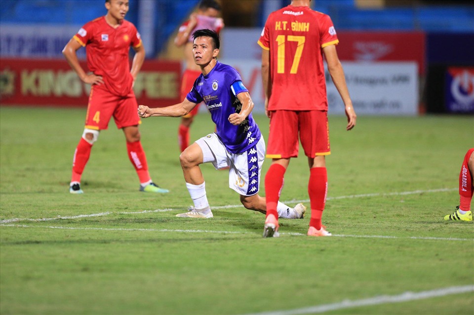 Văn Quyết có thêm một trận đấu chơi xuất sắc. Ảnh: Hoài Thu