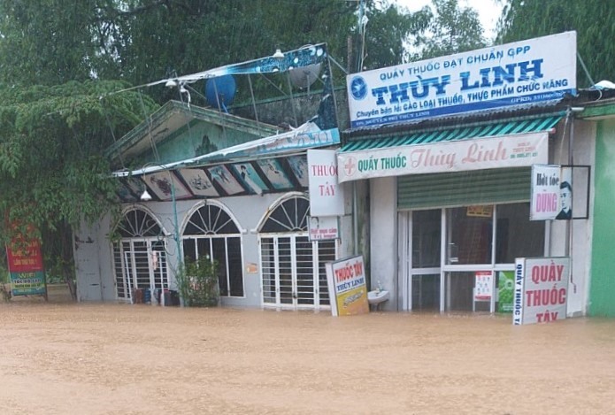 Nhà dân ở xã Đại Đồng, huyện Đại Lộc bị ngập sâu.