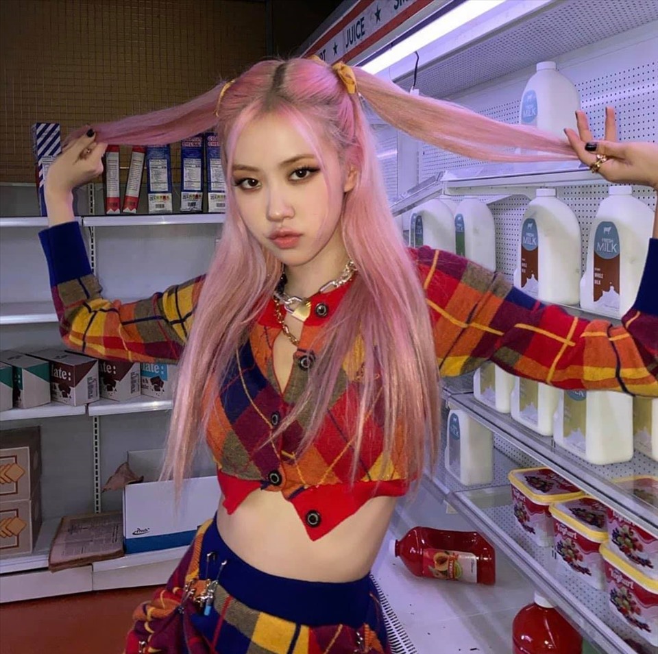 Những hình ảnh xinh đẹp ở hậu trường cung được giọng ca chính Blackpink đăng tải. Ảnh: CMH.