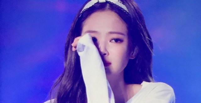 Jennie từng bị thương nặng trên sân khấu. Ảnh: Cắt clip