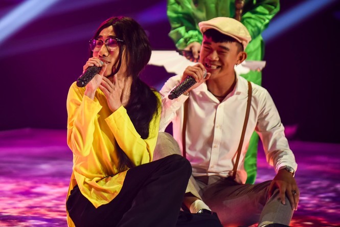 Chị Cả và Color biểu diễn rap kết hợp cải lương trong King of Rap. Ảnh: BTC.