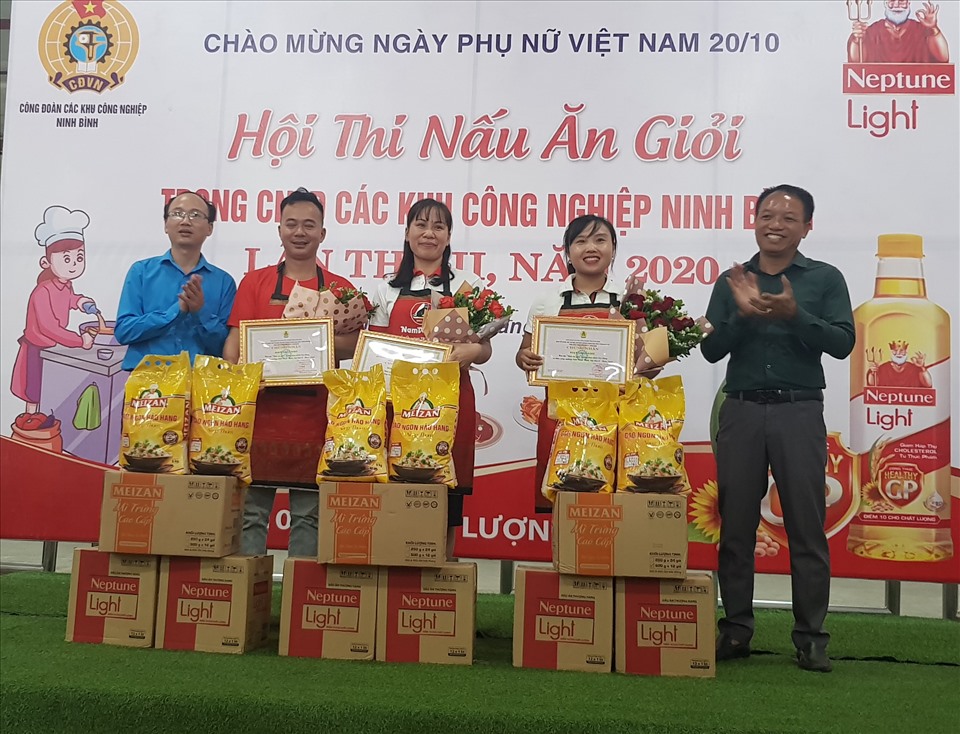 3 giải Nhì cho CĐCS Công ty Chang Xin, CĐCS Công ty TNHH Hạ Long CFG; CĐCS Công ty Dịch vụ và Hạ tầng ô tô Thành Công. Ảnh: NT