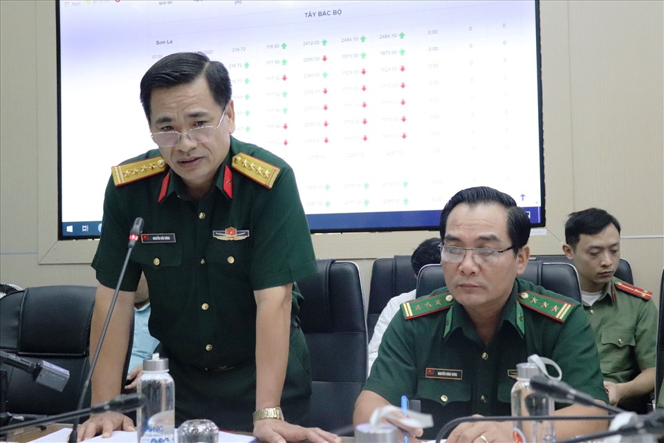Bộ đội Biên phòng thông tin về công tác triển khai công tác cứu hộ, cứu nạn và ứng phó với bão số 6. Ảnh: Vũ Long