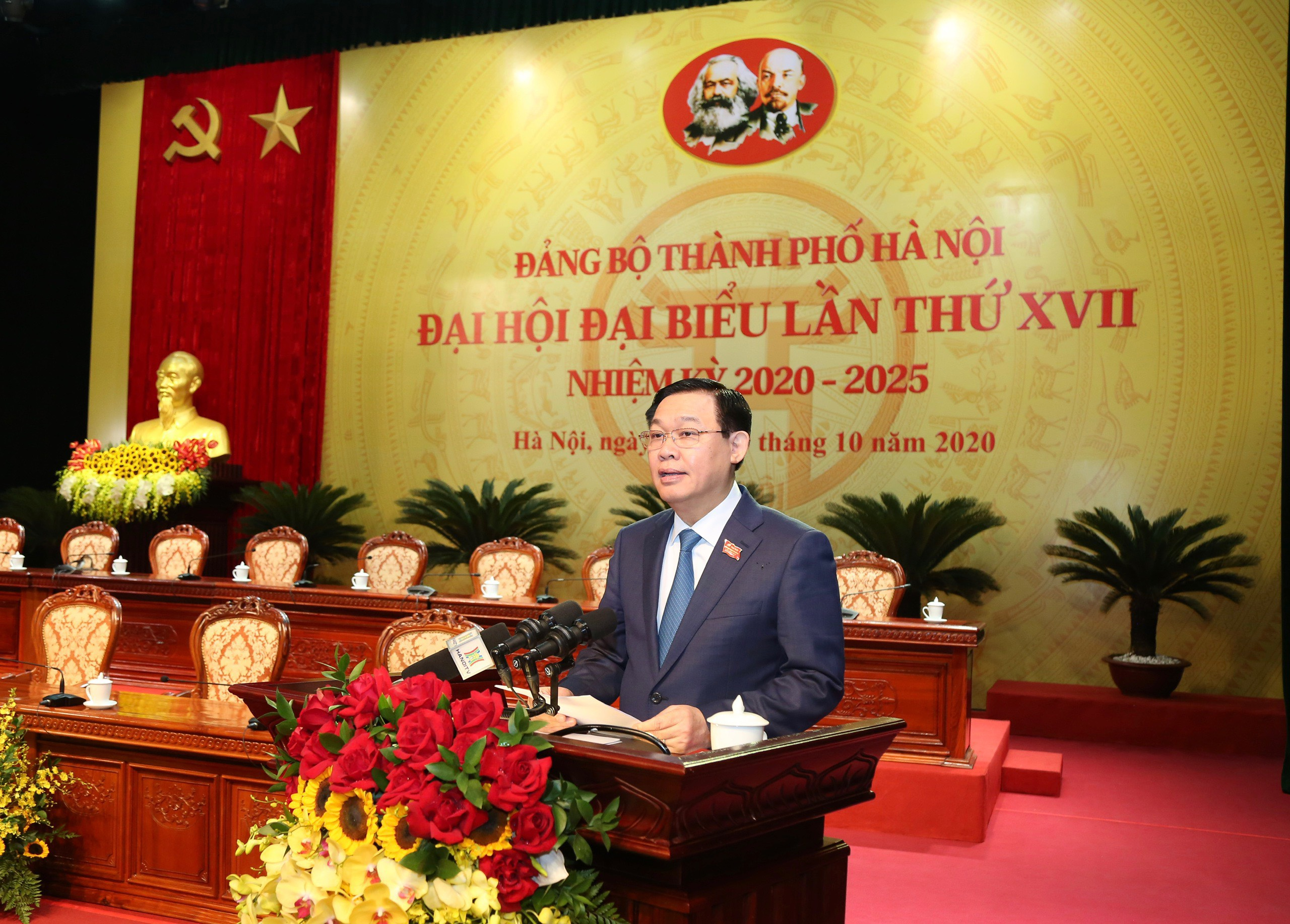 Bí thư Thành uỷ Vương Đình Huệ phát biểu khai mạc phiên trù bị. Ảnh: TTBC