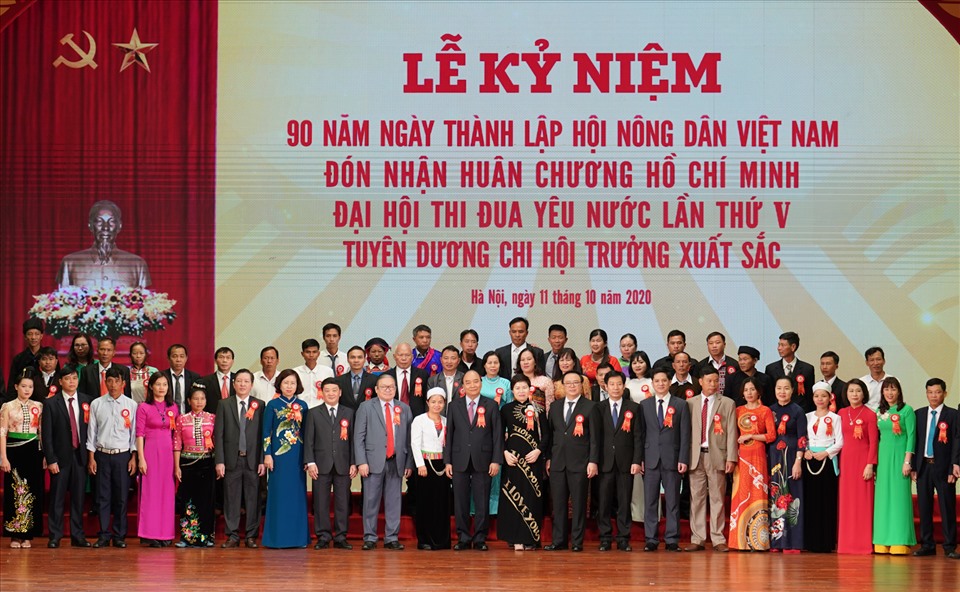 Thủ tướng Nguyễn Xuân Phúc và các đại biểu dự lễ kỳ niệm. Ảnh: Quang Hiếu