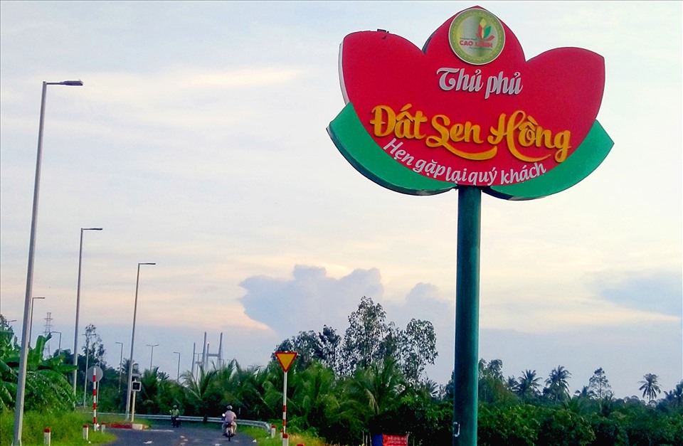 Đồng Tháp đang được biết đến với hình ảnh Đất Sen Hồng và TP. Cao Lãnh được xem là thủ phủ. Ảnh: Lục Tùng