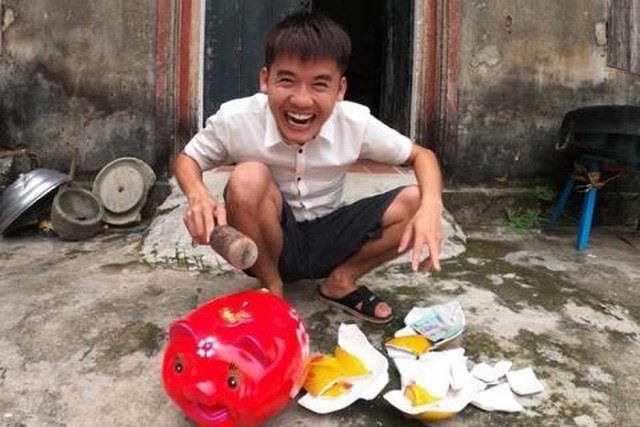 Hưng Vlog bị phạt 10 triệu vì đăng clip “troll ăn cắp tiền, đập bể heo đất của em gái, em trai để đi ăn chơi và cái kết”.
