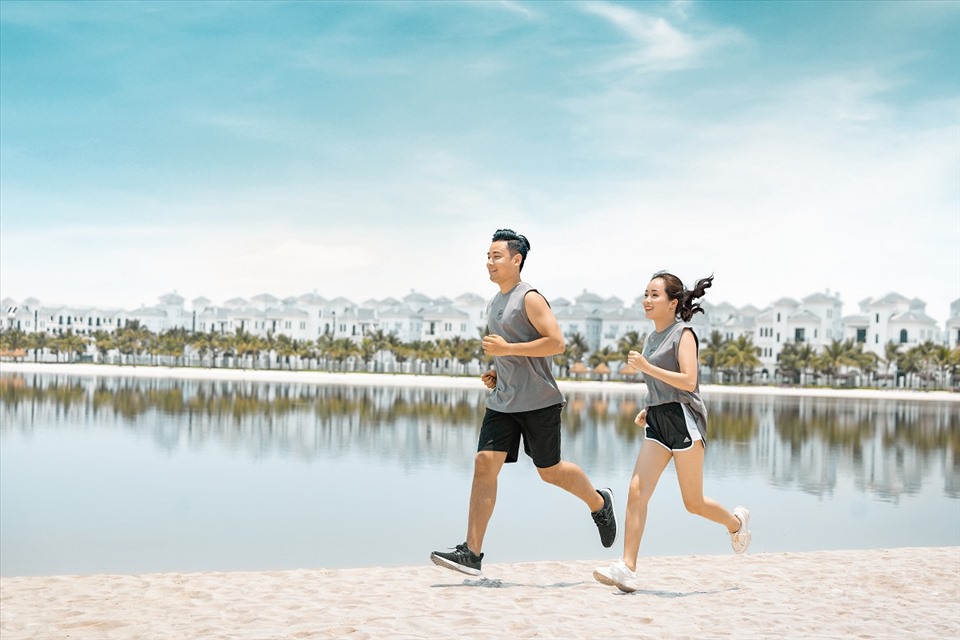 Chương trình “Tổ ấm an vui” mang tới cơ hội trải nghiệm cuộc sống đẳng cấp tại thành phố biển hồ Vinhomes Ocean Park 420ha với hệ thống tiện ích giáo dục – thể thao - mua sắm – giải trí trọn vẹn với mức chi phí thuê ưu đãi chưa từng có.