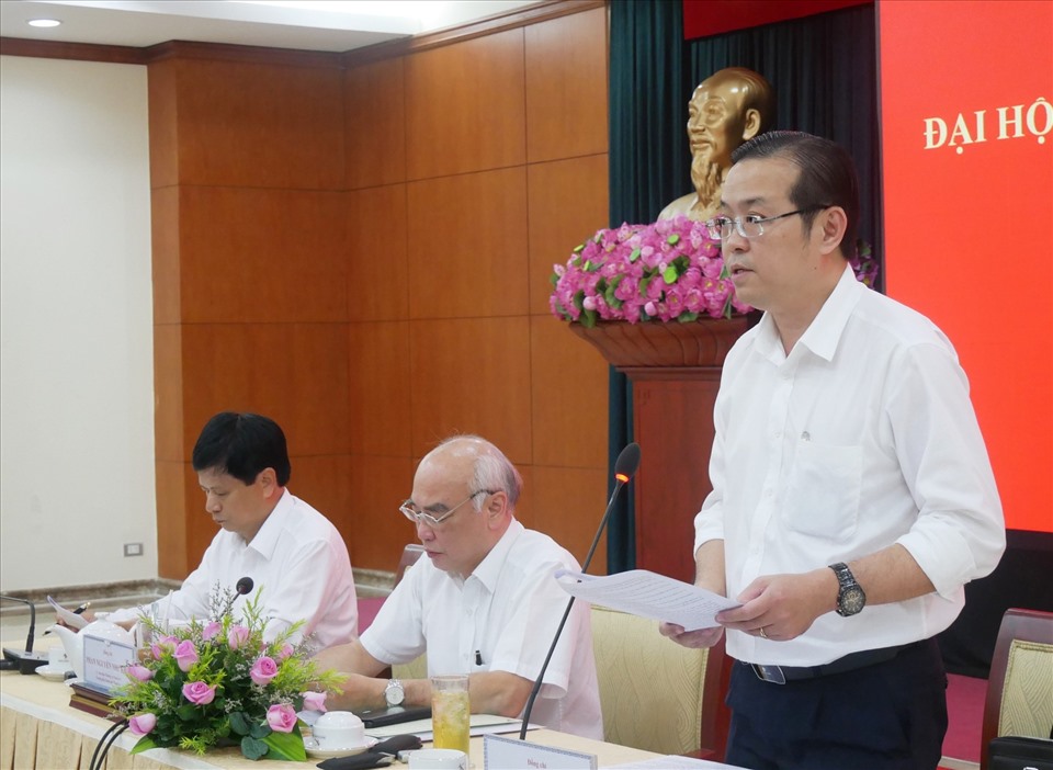 Ông Lê Văn Minh cung cấp các thông tin về Đại hội. Ảnh Anh Tú