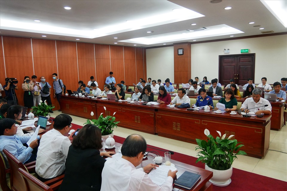 Quang cảnh buổi họp báo. Ảnh Anh Tú