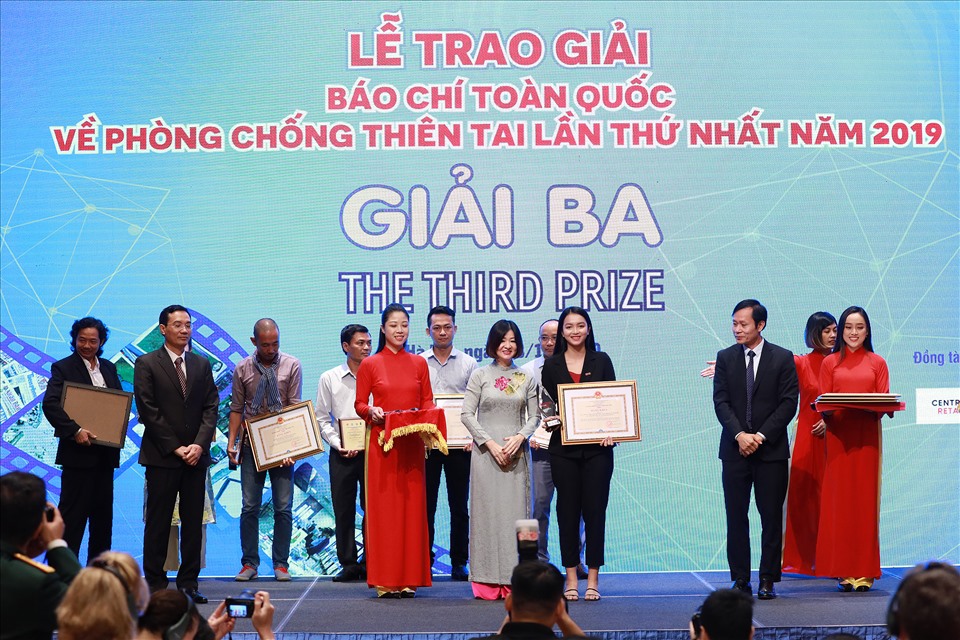 Hình ảnh phóng viên Báo lao động nhận giải cuộc thi. Ảnh: Hải Nguyễn