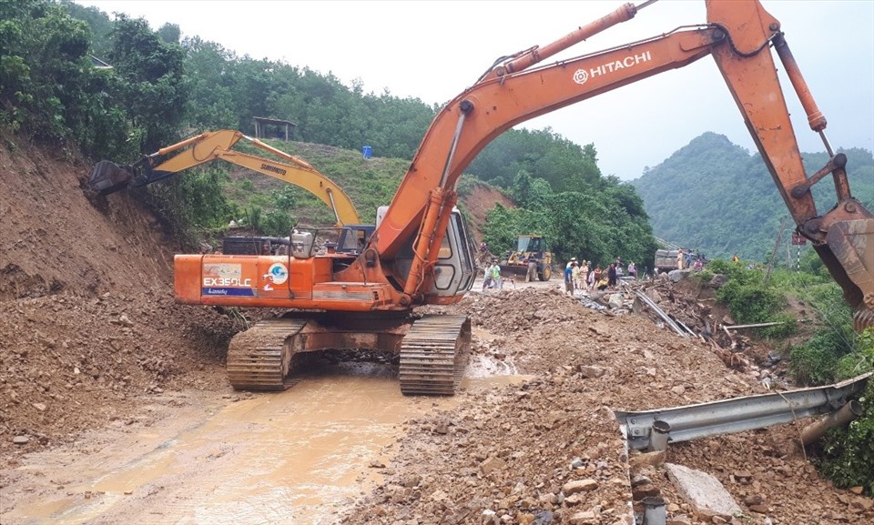 Địa điểm bị sạt lở trên Quốc lộ 9. Ảnh: CH.