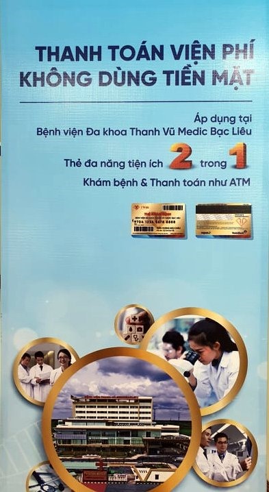 Người bệnh sẽ không cần đem theo tiền để thanh toán viện phí bởi có dịch vụ thanh toán viện phí không dùng tiền mặt (ảnh Nhật Hồ)