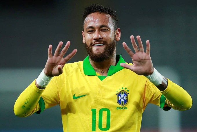 Neymar ăn mừng ra dấu số 9 để tri ân Ronaldo “béo“. Ảnh: Getty Neymar ăn mừng ra dấu số 9 để tri ân Ronaldo “béo“. Ảnh: Getty