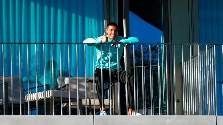 Ronaldo vẫn lạc quan dù nhiễm COVID-19. Ảnh: AS