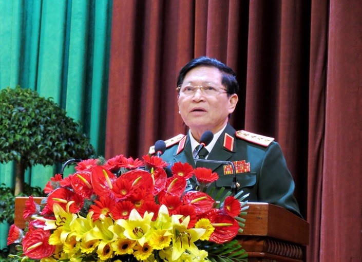 Đại tướng Ngô Xuân Lịch, Ủy viên Bộ Chính trị, Phó Bí thư Quân ủy Trung ương, Bộ trưởng Bộ Quốc phòng phát biểu chỉ đạo tại Đại hội Đảng bộ tỉnh Phú Yên. Ảnh: P.Y
