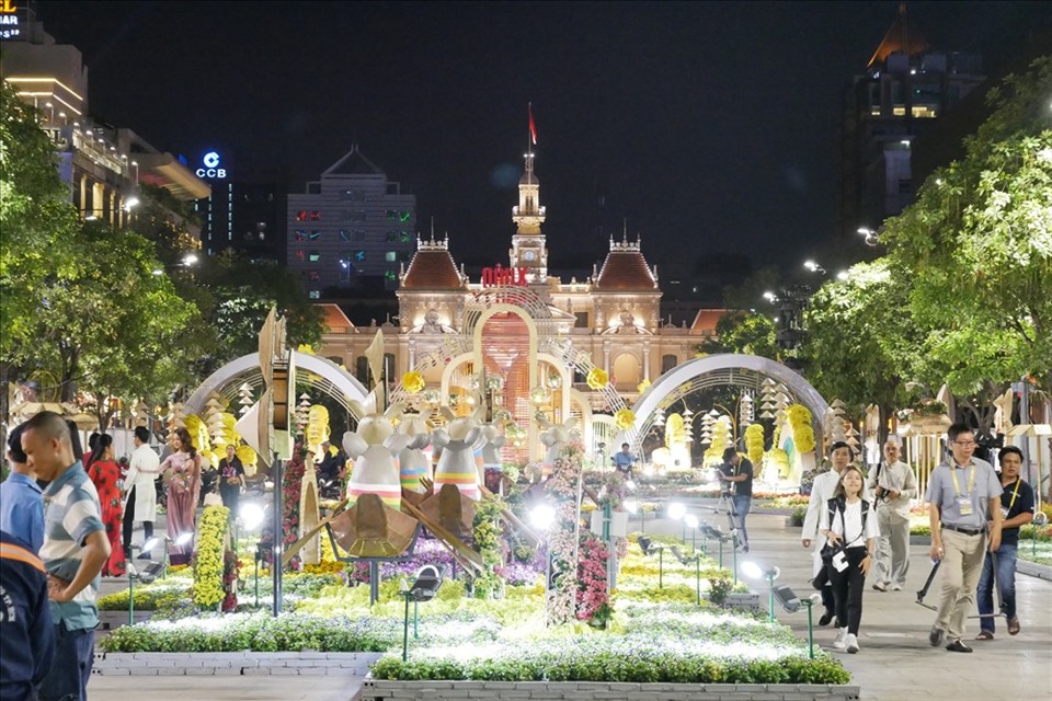 Đảm bảo phát triển văn hóa - xã hội hài hòa với phát triển kinh tế, mọi người dân đều được thụ hưởng các giá trị tốt đẹp của đời sống văn hóa - xã hội là một trong những mục tiêu của TPHCM trong 5 năm tới. Ảnh Anh Tú
