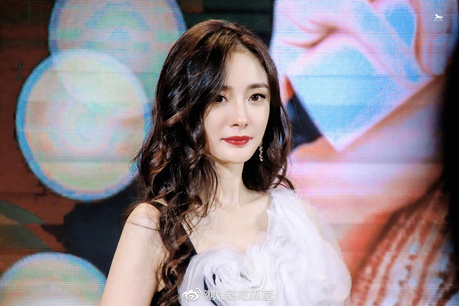 Triệu Lệ Dĩnh và Dương mịch (từ trên xuống). Ảnh: Chụp màn hình