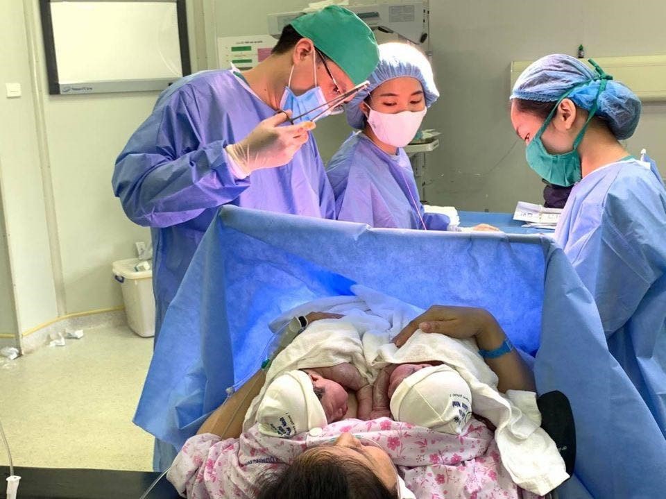 Sau khi sinh nên cho trẻ tiếp xúc da kề da ngay. Ảnh: Quảng Ninh. Sau khi sinh nên cho trẻ tiếp xúc da kề da ngay. Ảnh: Quảng Ninh.