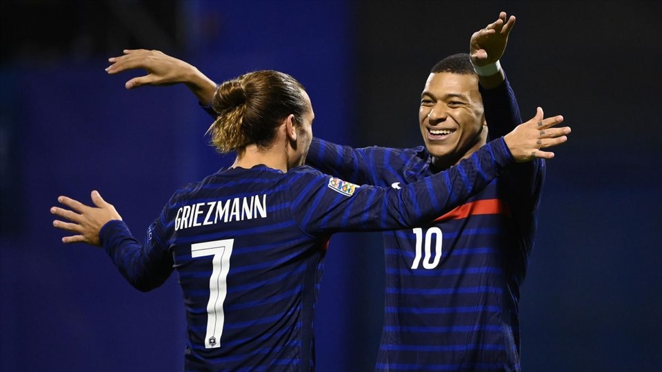 Tuyển Pháp của Antoine Griezmann và Kylian Mbappe tiếp tục đua với Bồ Đào Nha để giành vé vào bán kết UEFA Nations League 2020-21. Ảnh: Getty Images