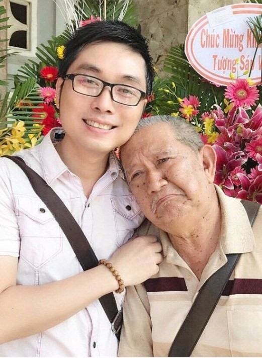Mạc Can và nhà báo Song Minh. Ảnh: NVCC