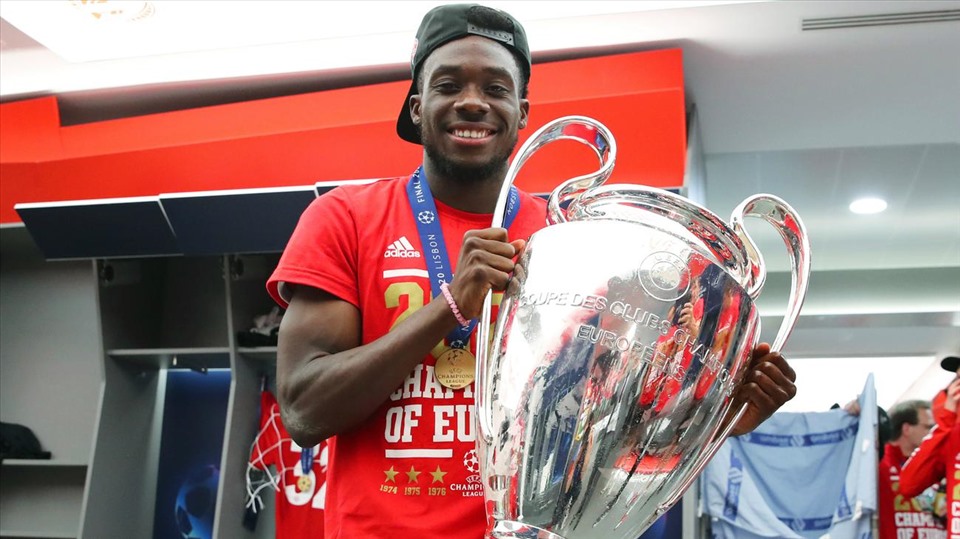 Alphonso Davies cùng Bayern Munich thâu tóm mọi danh hiệu ở mùa giải trước. Ảnh: Getty Images