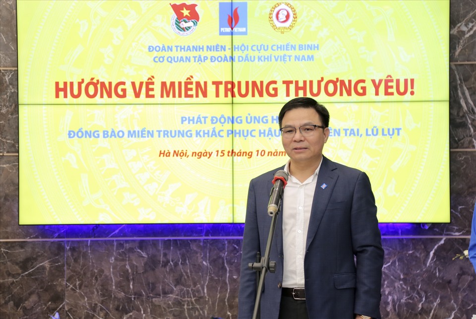 Tổng giám đốc Petrovietnam kêu gọi người lao động ngành Dầu khí tiếp tục ủng hộ đồng bào lũ lụt. Ảnh: CĐ DK
