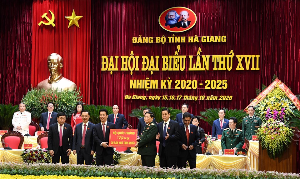 Bộ trưởng Bộ Quốc phòng Ngô Xuân Lịch