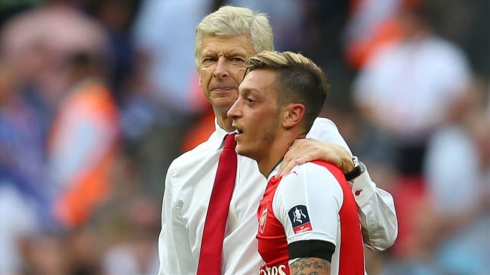 Tiếng nói của Arsene Wenger cũng không đủ trọng lượng để cứu Ozil? Ảnh: Getty Images