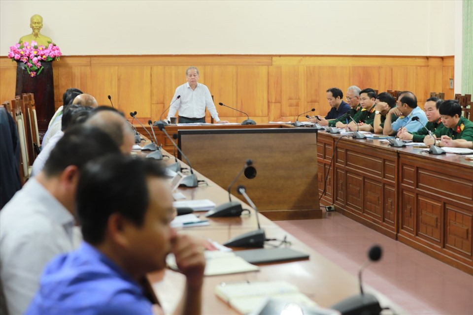Ông Phan Ngọc Thọ, Chủ tịch UBND tỉnh Thừa Thiên -Huế phát biểu tại cuộc họp sáng 16.10. Ảnh: Thái Bình