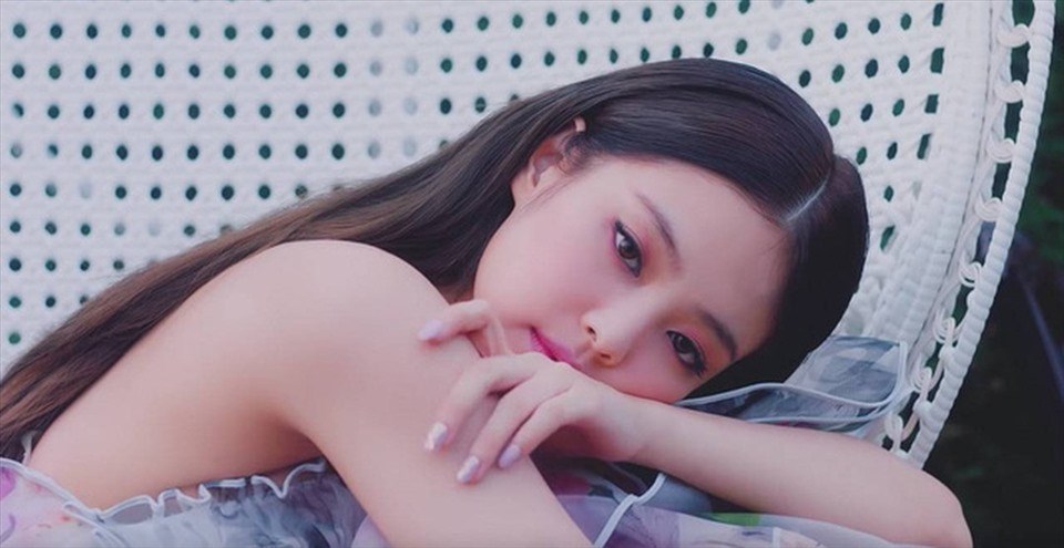 "Solo" là ca khúc mang đến nhiều thành tích "khủng" cho Jennie. Ảnh chụp màn hình. "Solo" là ca khúc mang đến nhiều thành tích "khủng" cho Jennie. Ảnh chụp màn hình.