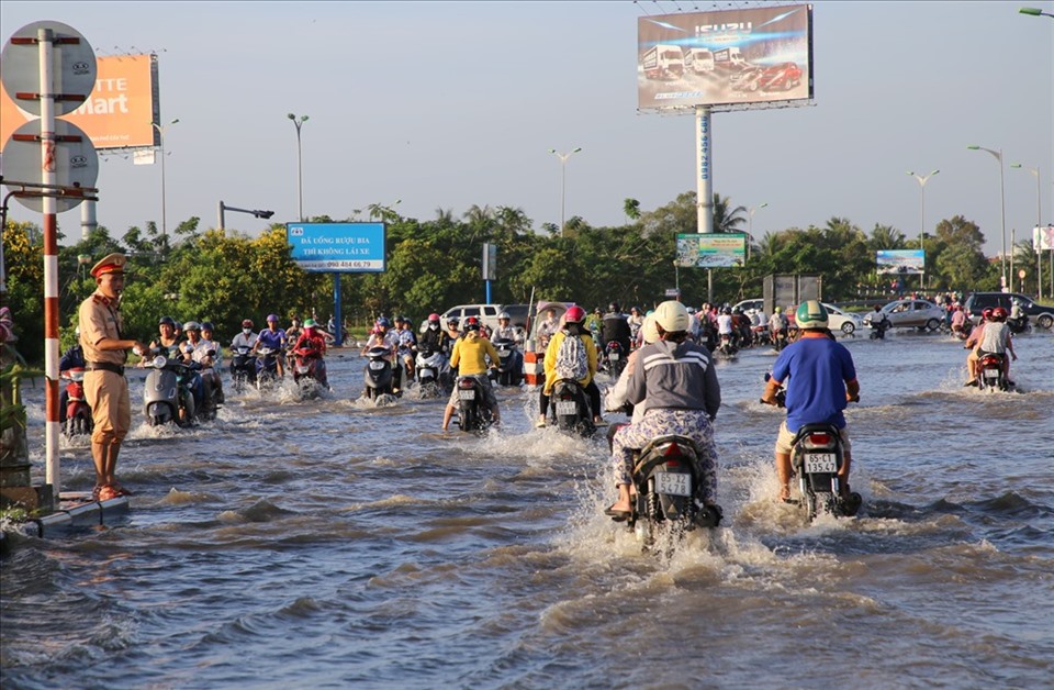 triều cường dâng cao vào ngày 29.9.2019 tại nút IC3 (TP.Cần Thơ)