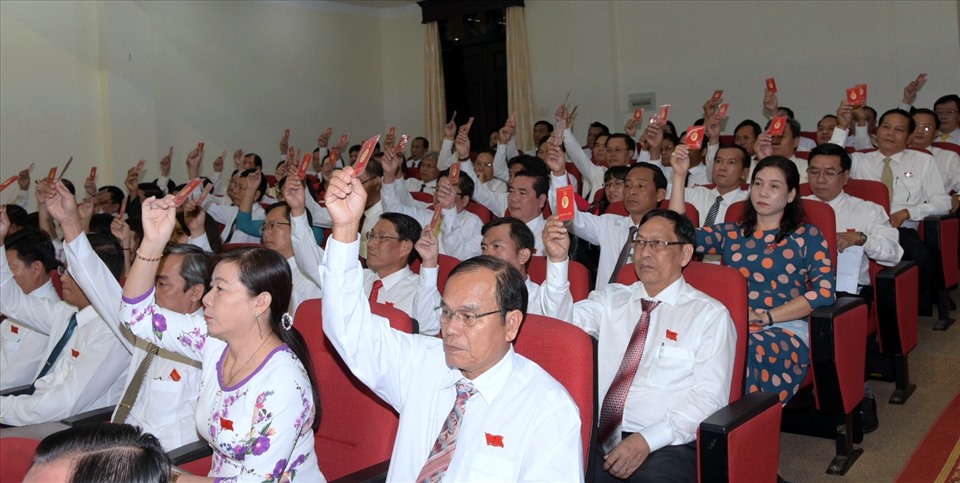 Các đại biểu thông qua các chỉ tiêu, nghị quyết quan trọng (ảnh Minh Đạt)