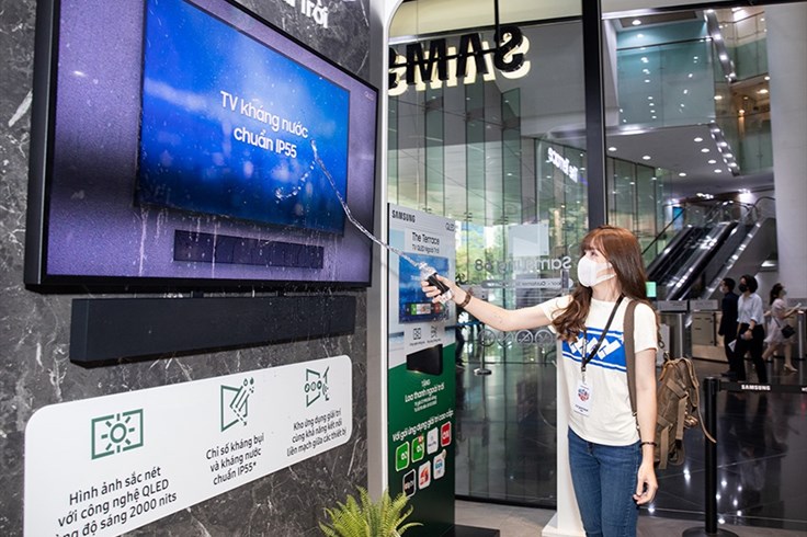 Samsung ra mắt The Terrace – TV QLED 4K ngoài trời đầu tiên Samsung ra mắt The Terrace – TV QLED 4K ngoài trời đầu tiên