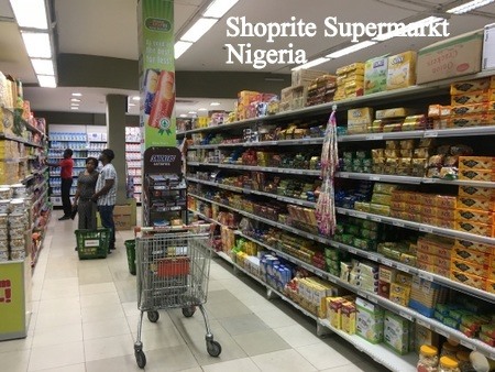Quầy bánh kẹo tại siêu thị Shoprite Nigeria, trong đó nhập khẩu bánh Cosy Kinh Đô và LAMOSA của Việt Nam. Giao thương Việt Nam - Nigeria phát triển. Ảnh: MOIT