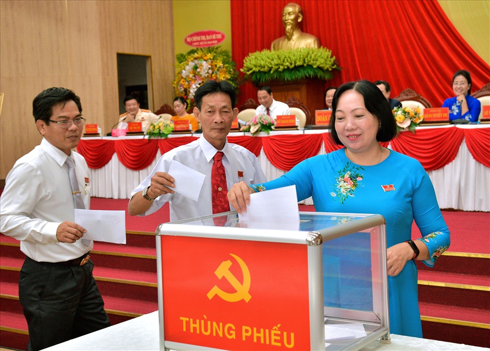 Đại biểu bỏ phiếu bầu trực tiếp tại Đại hội. Ảnh: BTC Đại hội cung cấp.