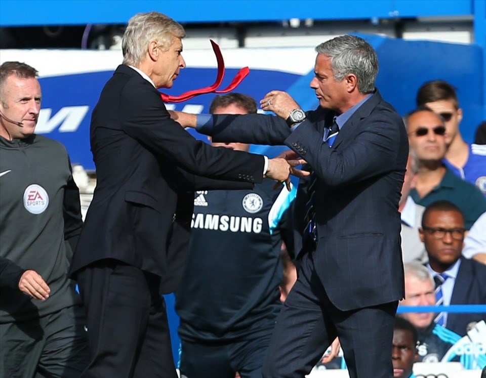 Arsene Wenger và Jose Mourinho luôn căng thẳng với nhau trong nhiều năm ở Premier League. Ảnh: The Sun Arsene Wenger và Jose Mourinho luôn căng thẳng với nhau trong nhiều năm ở Premier League. Ảnh: The Sun