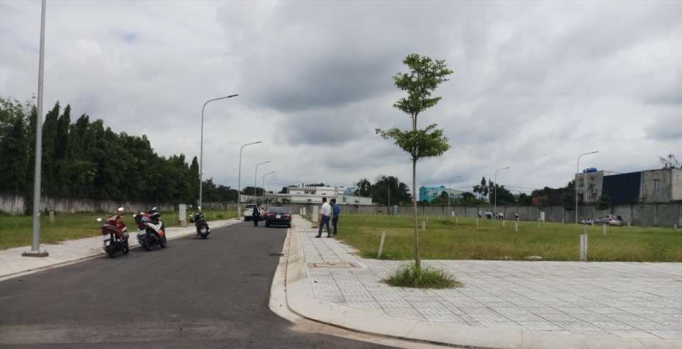 Một dự án phân lô đất nền bán giá cao ở Củ Chi (TP.HCM). Ảnh Minh Khang