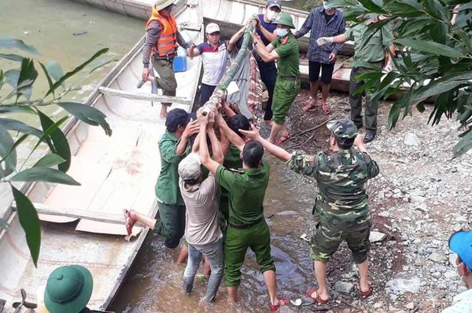 Đến thời điểm này, chỉ có một thi thể của 16 nạn nhân được đưa ra khỏi thủy điện Rào Trăng 3. Ảnh: Tường Minh Đến thời điểm này, chỉ có một thi thể của 16 nạn nhân được đưa ra khỏi thủy điện Rào Trăng 3. Ảnh: Tường Minh